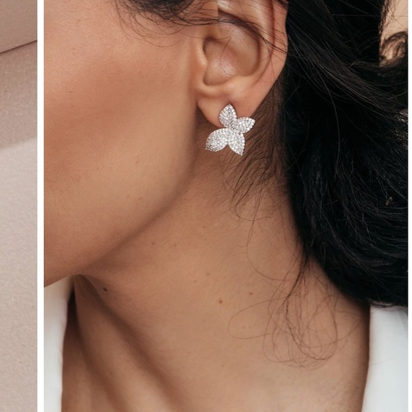 olive & piper Jewelry - Pave Flower Studs